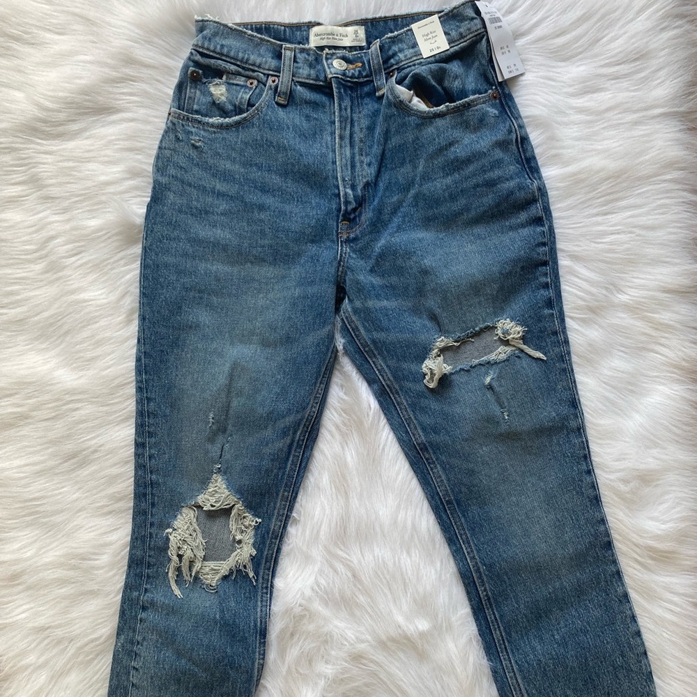 Abercrombie High rise Mom jeans size 25s